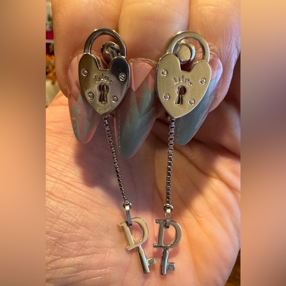 Dior Heart Padlock Cadena Earrings- NON PIERCED - Picture 2 of 12